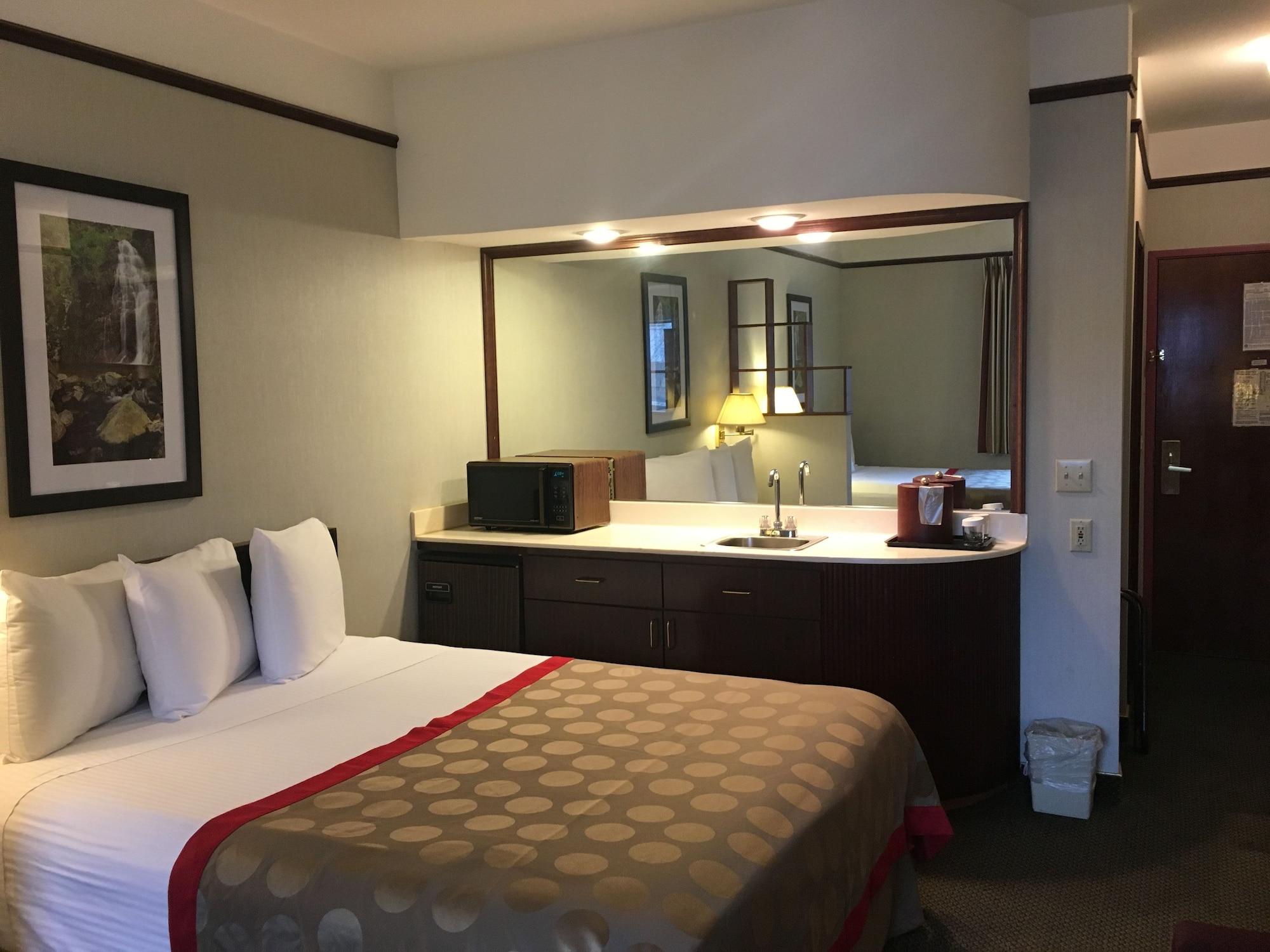 Ramada By Wyndham Portland Airport Hotel Exterior photo