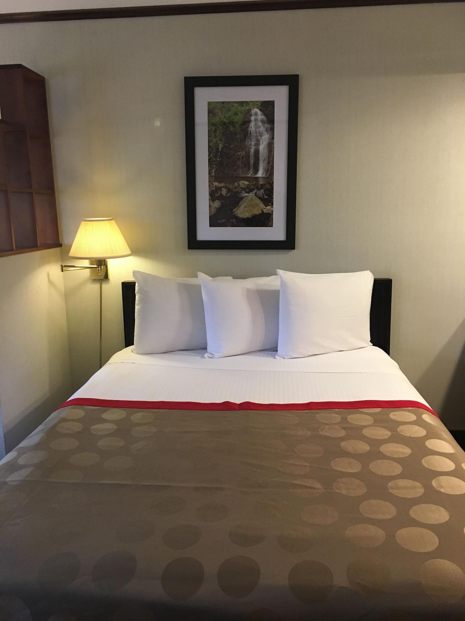 Ramada By Wyndham Portland Airport Hotel Exterior photo