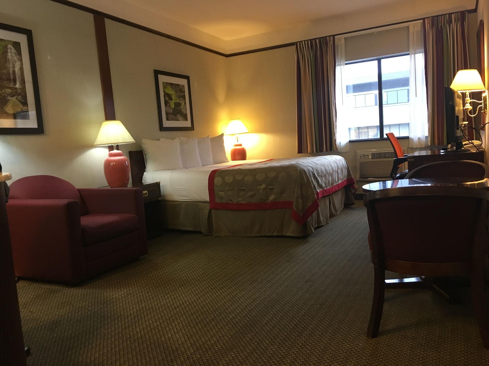Ramada By Wyndham Portland Airport Hotel Exterior photo