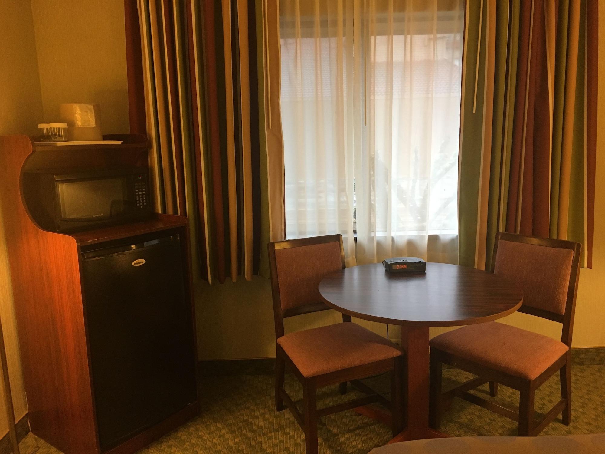 Ramada By Wyndham Portland Airport Hotel Exterior photo