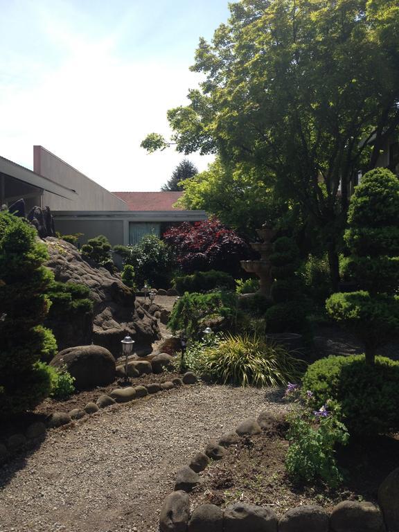 Ramada By Wyndham Portland Airport Hotel Exterior photo